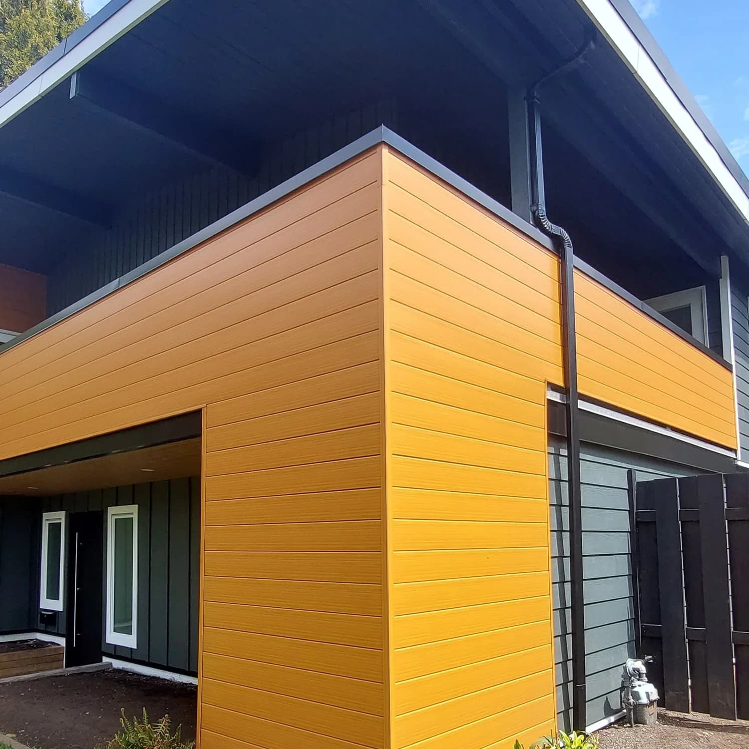 Residential siding replacement project by Tomron Construction in Pitt Meadows, BC