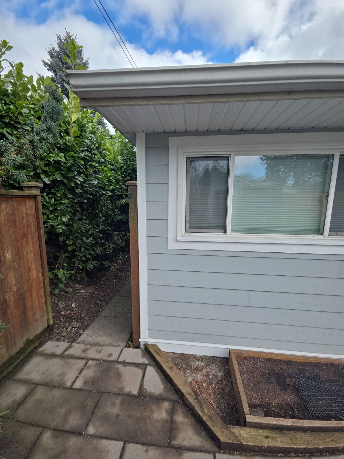 Hardie siding with soffit and fascia finishing by Tomron Construction in Maple Ridge, BC