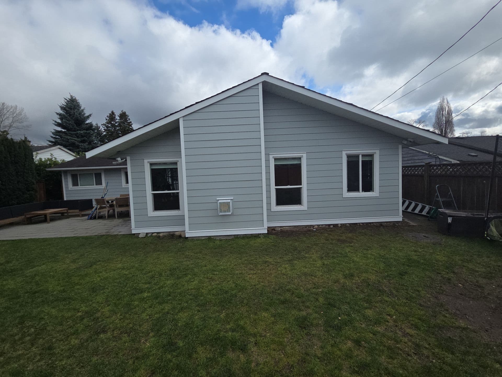 Hardie board siding installation, side wall section by Tomron Construction in Maple Ridge, BC