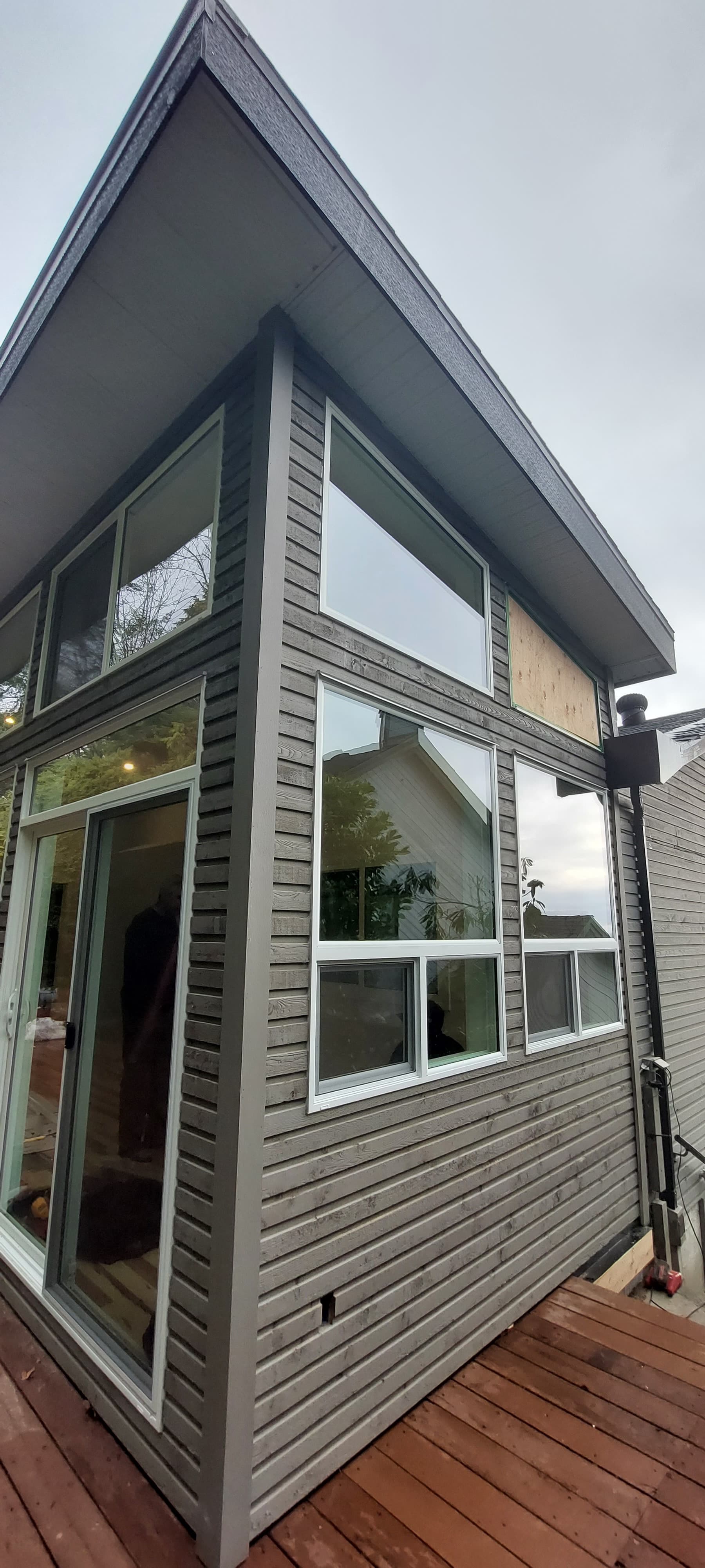 Multiple window replacement with exterior finishing by Tomron Construction in Maple Ridge, BC